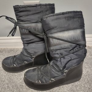 Moon boots